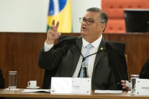 Dino barra emendas Pix com indícios de fraude em 9 municípios