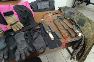 Grupo atacaria professora e alunos em reserva  