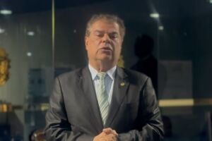 Nelsinho diz que PEC gera desconfiança 