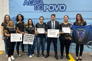 Jogadoras se reunem em Camâra 