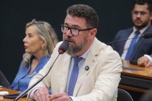 Pollon vê contrato irregular da AGU 