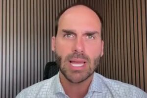 Eduardo sobre 2026: "Com meu pai fora, eu sou candidato à Presidência"