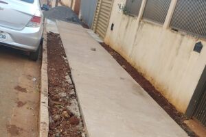 Obra inacabada incomoda morador