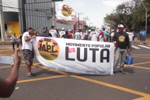 'Grito dos Exclu&iacute;dos' re&uacute;ne 500 pessoas ap&oacute;s desfile de 7 de Setembro em Campo Grande (v&iacute;deo)
