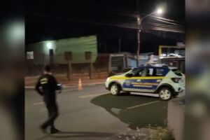 Acidente grave com moto fecha Avenida Tamandaré; perícia no local (vídeo)