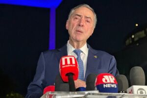 Barroso anuncia saída do STF e abre espaço para indicação de Lula