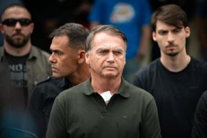 Bolsonaro: Moraes e Dino votam para manter prisão preventiva