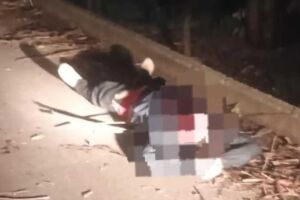 Morto é encontrado algemado no meio da rua na fronteira com o Paraguai