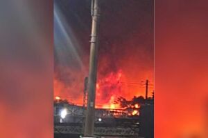 Incêndio destrói distribuidora e provoca explosões no Jardim América (vídeo)