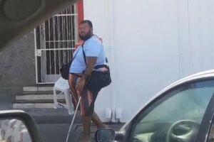 PCD 'fake': homem finge deficiência e pede dinheiro na frente de banco em Três Lagoas (vídeo)