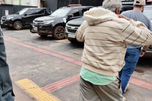 Idoso é preso e confessa assassinato de homem em barraco em Dourados