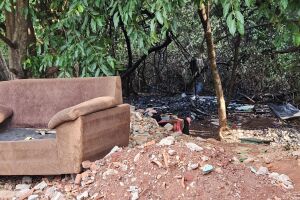 Barraco improvisado pega fogo em Campo Grande