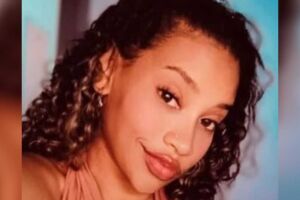 Jovem atingida por menor que empinava moto foi identificada