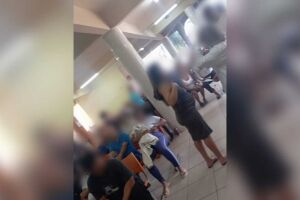 Posto cheio e sem atendimento desde cedo