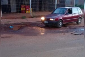 Buracos e acúmulo de água preocupam moradores no Jardim Centro Oeste