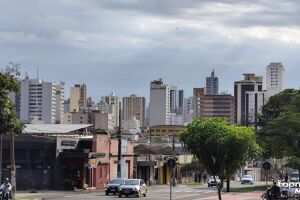 Capital amanhece nublada e com garoa