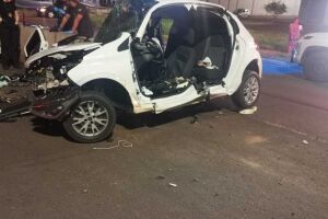 Duas pessoas ficam presas nas ferragens e uma em óbito