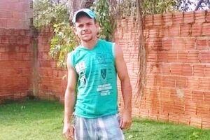 Adolescente de 14 anos mata o pai com facada no pescoço em Coxim