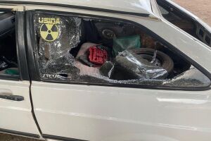 Mãe descobre importunação sexual contra filha e quebra carro de suspeito