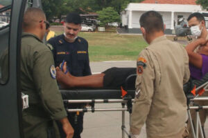 O resgate foi realizado pelas equpes do Corpo de Bombeiros e da Marinha