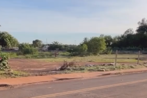 Moradores do Jardim Nashville custeiam limpeza de terreno da prefeitura destinado a Ceinf (v&iacute;deo)
