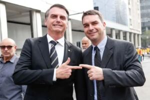 Jair Bolsonaro e o filho, Fl&aacute;vio Bolsonaro