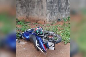 Motociclista é socorrido inconsciente após acidente com carro em Aquidauana (vídeo)