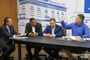 A reunião entre o secretário e os vereadores está sendo realizada na manhã de hoje