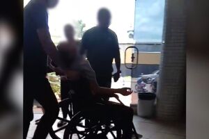 Paciente desmaia enquanto aguarda horas por atendimento em Campo Grande (vídeo)