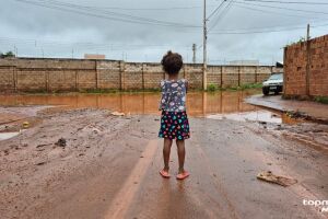 Chuva traz problema antigo e moradores denunciam inundações no Nossa Sra das Graças (vídeo)