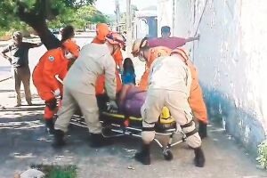 Mulher &eacute; atropelada por carro e acusa ex-sogra de tentar mat&aacute;-la em Tr&ecirc;s Lagoas