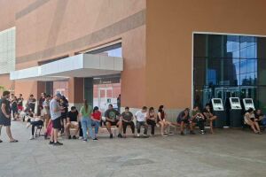 A fila come&ccedil;ou cedinho 