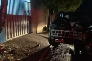 Homem furta caminhonete, provoca sequ&ecirc;ncia de acidentes e acaba preso em Parana&iacute;ba