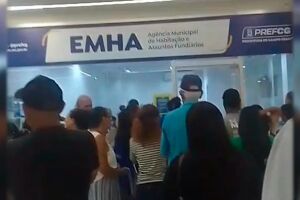 Fila gigante na Emha causa revolta em Campo Grande; atendimento &eacute; lento (v&iacute;deo)