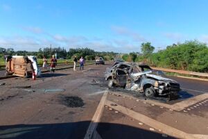 Carro pega fogo em acidente na BR-163 entre Dourados e Caarap&oacute;