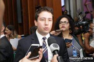 Raso e Politiqueiro: depois de um 'Fora judicial', Catan leva 'bronca' ao vivo na sess&atilde;o