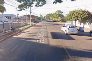 Motorista aciona marcha r&eacute; e atropela pedestre na Albert Sabin