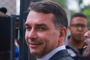 Pr&eacute;-candidato, Fl&aacute;vio Bolsonaro aposta em "campanha" internacional