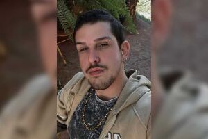 'Meu cora&ccedil;&atilde;o se partiu': Familiares e amigos se despedem de jovem encontrado morto em Pioneiros