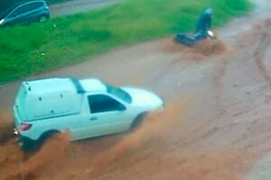 A chuva chegou com for&ccedil;a, causando alagamentos e transtornos em Campo Grande