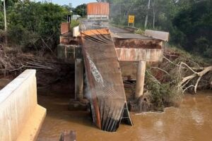A ponte caiu na manh&atilde; de hoje