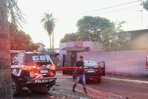 Motorista foi preso em flagrante ap&oacute;s atingir viatura do GOI