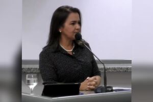 Adriane tem fala incoerente sobre mulheres