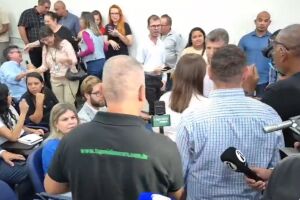 Adriane virou as costas para rep&oacute;rter 