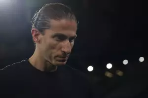 Mesmo ap&oacute;s vit&oacute;ria hist&oacute;rica, Filipe Lu&iacute;s &eacute; demitido no vesti&aacute;rio pelo Flamengo