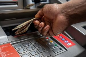 Sal&aacute;rio vai para a conta dia 2 de abril 