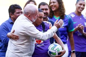 Lula envia PL que pro&iacute;be opini&atilde;o pol&iacute;tica em est&aacute;dios na Copa Feminina