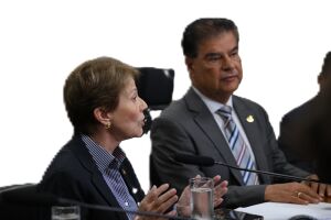 Dois dos tr&ecirc;s senadores de MS querem CPI