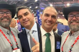 Bolsonaros encontram Pollon nos EUA 