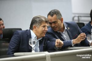 Sandro se mostra subserviente a L&iacute;dio 
